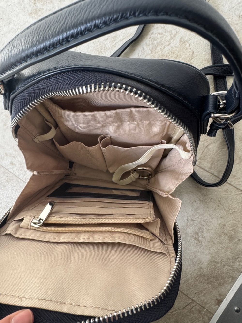 Minooy Aphrodite Phone Crossbody Bag 1.5L - Picture 3 of 4